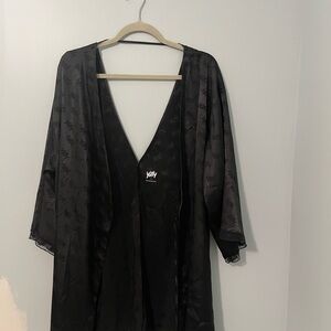 YITTY Elegant Black Robe with Subtle Patterns